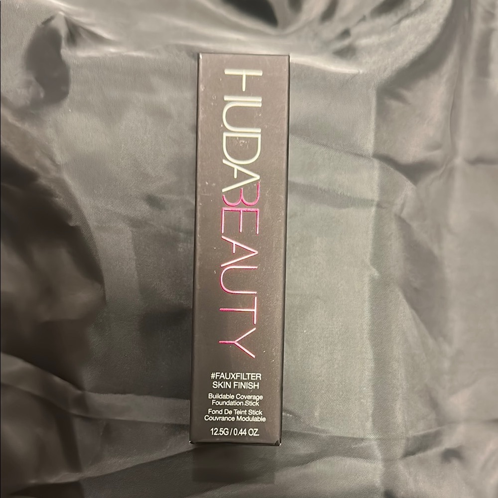 HUDA BEAUTY Black Foundation Stick- 315B Shortcake